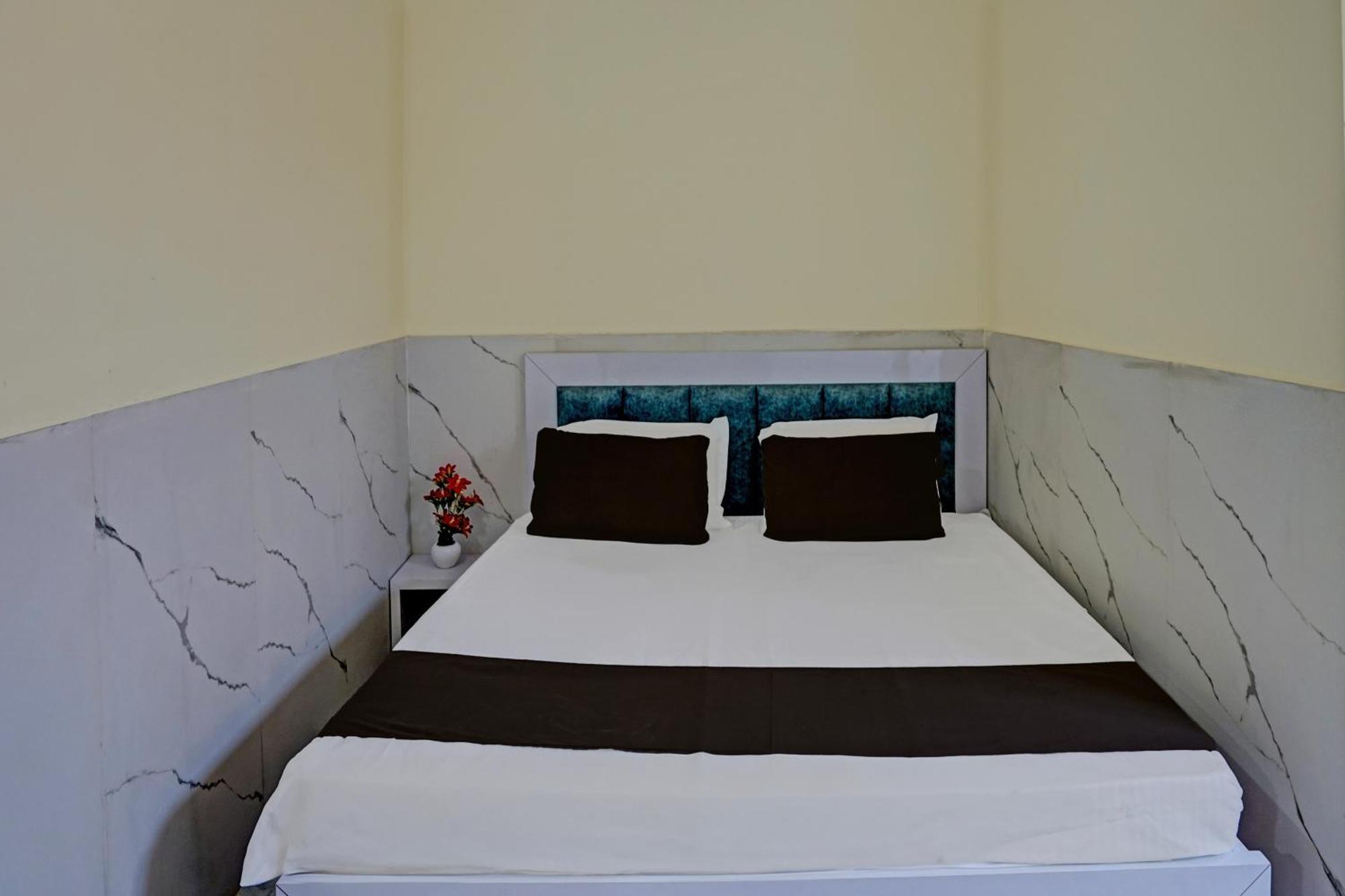 Hotel O Abhinav Hotel 诺伊达 外观 照片
