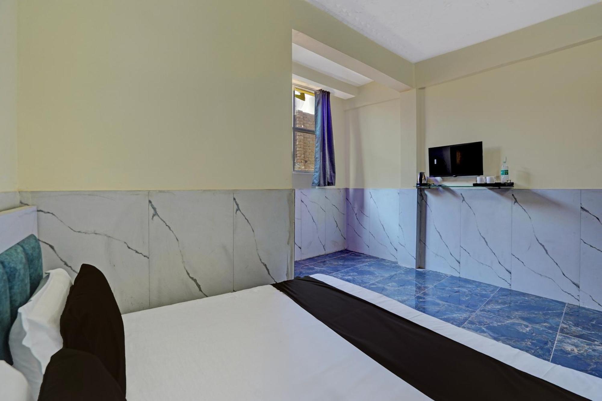 Hotel O Abhinav Hotel 诺伊达 外观 照片