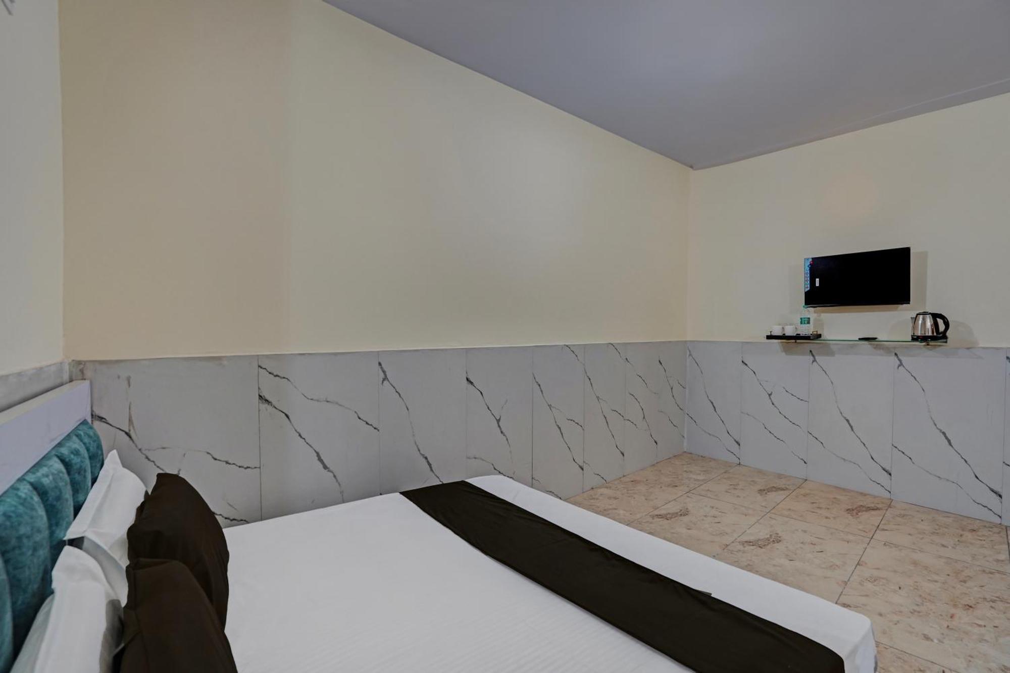 Hotel O Abhinav Hotel 诺伊达 外观 照片